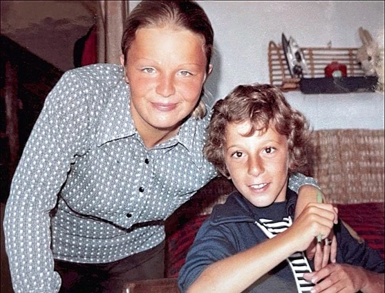 Csonka András és nővére, Dodi egy régi képen