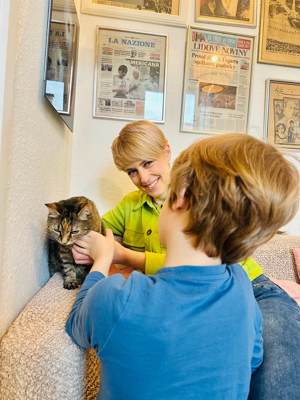 Krug Emília és kisfia a cicájukkal (Fotó: Archív)