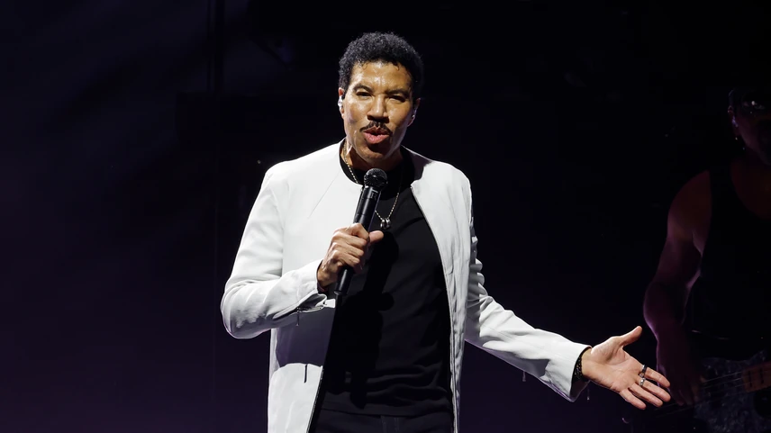 Lionel Richie intenzív osztályra került, miután rosszul lett a koncertjén