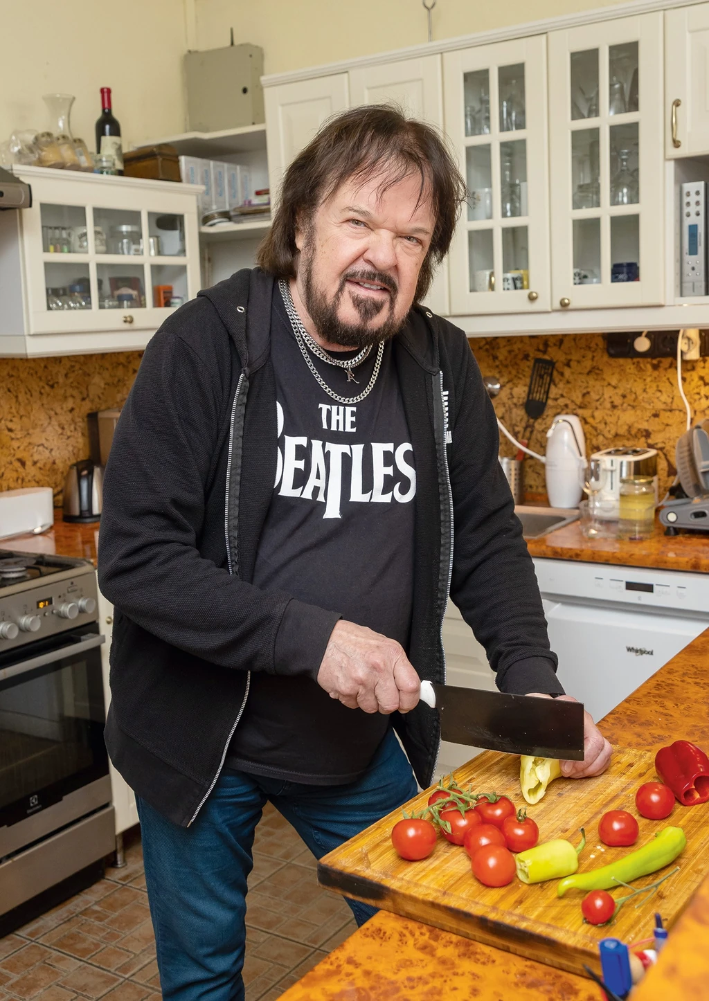 A zenész a feleségével felváltva főz