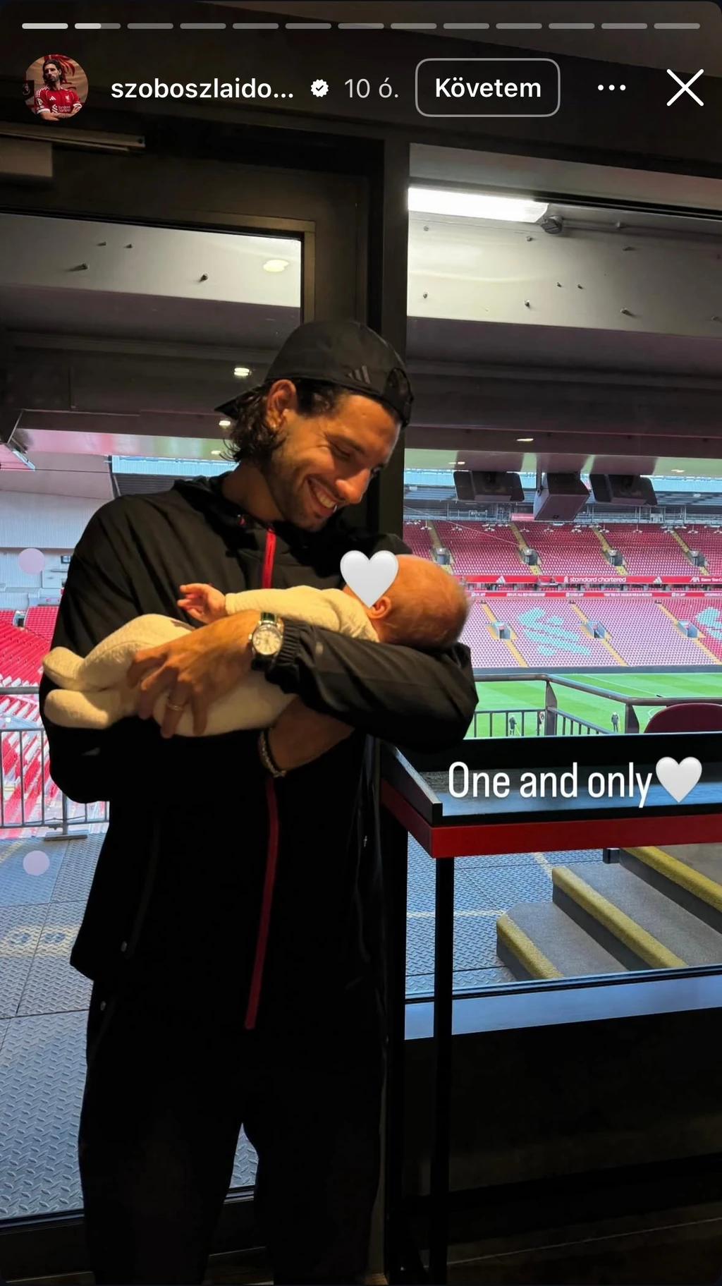 Így ölelte kislányát Szoboszlai Dominik (Fotó: Instagram)