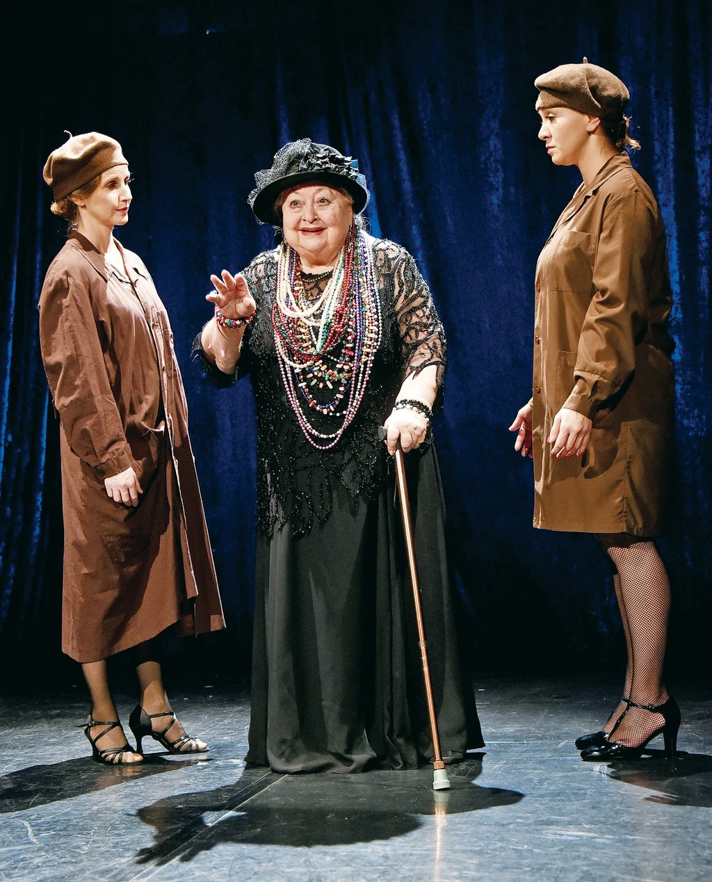 Izgalmas, megható, meghökkentő történetek váltják egymást a darabban (Fotó: Olajos Piroska/fotocentral.hu)