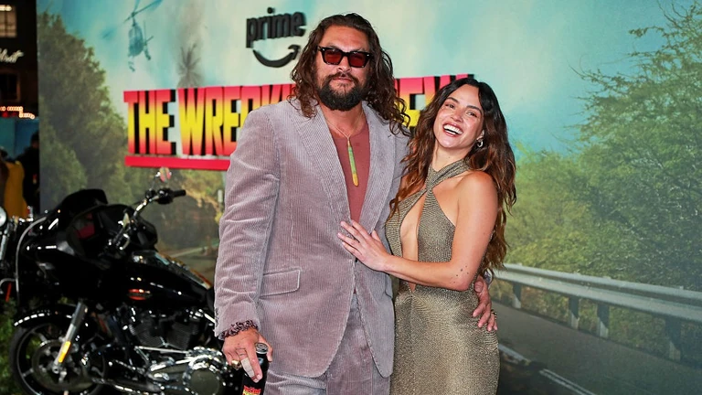 Romantika a köbön: Jason Momoa brutális járgányt ajándékozott a barátnőjének