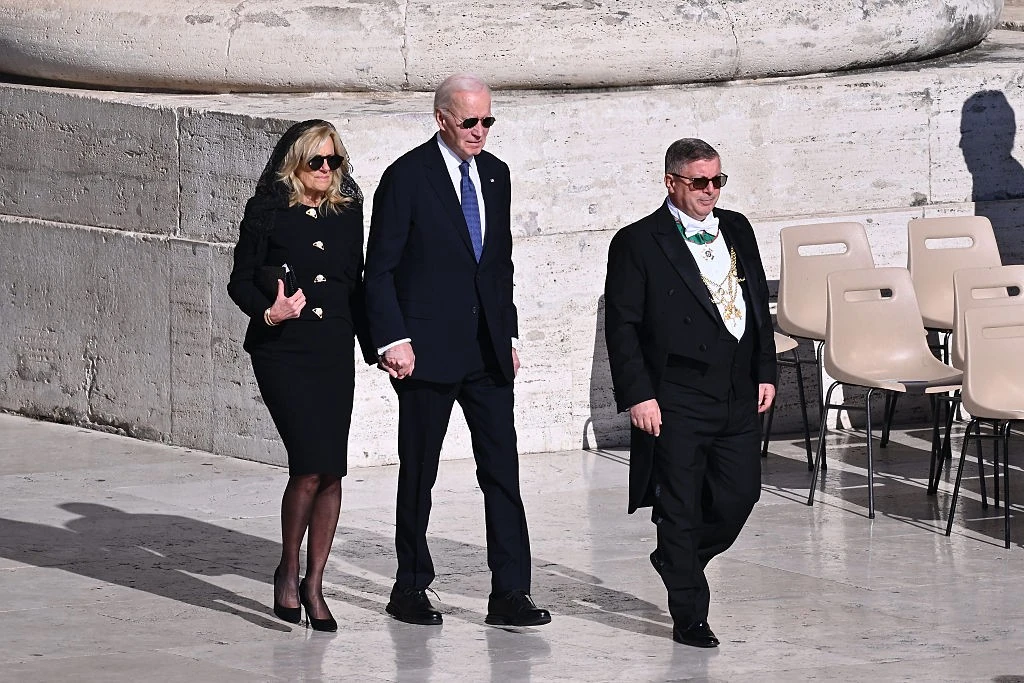 Joe Biden kék nyakkendőt választott (Fotó: Getty Images)