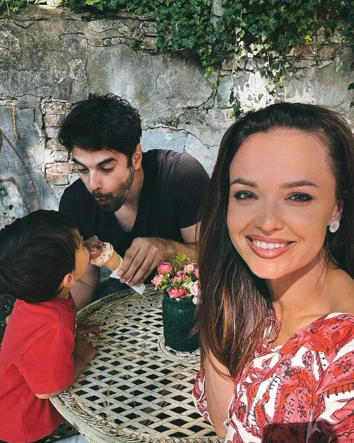 Feleségével, Dórival