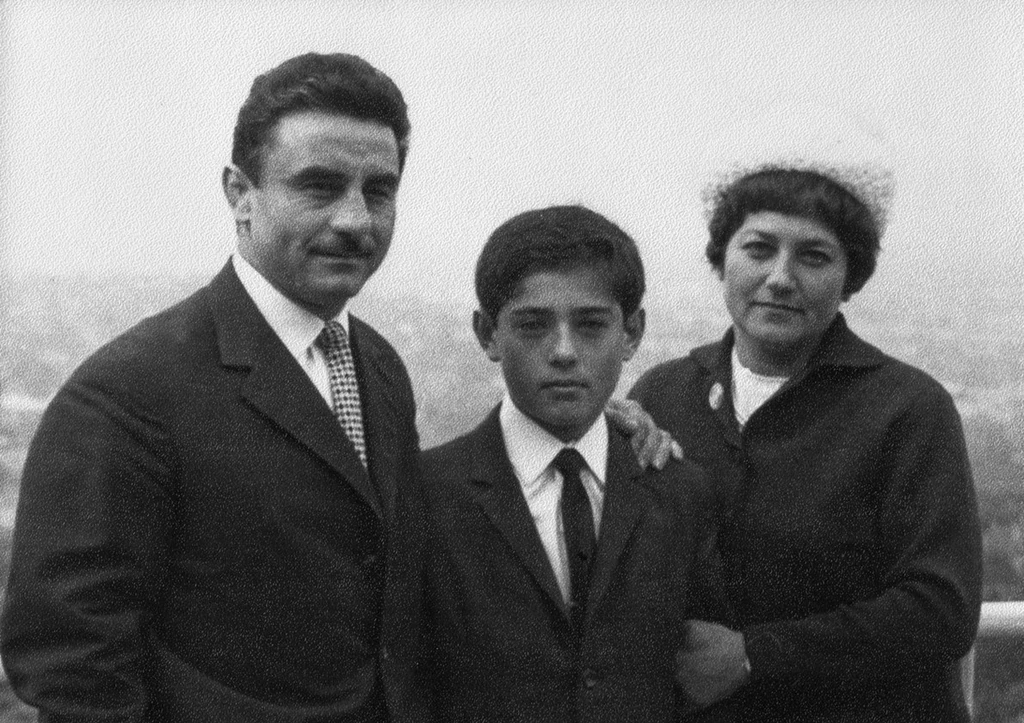 László szülei csodás gyerekkort biztosítottak egy szem fiuknak