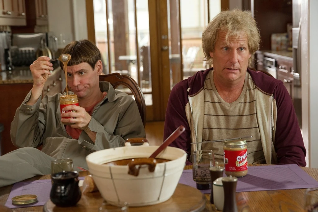Jim Carrey és Jeff Daniels a Dumb és Dumber – Dilibogyók című filmben (Fotó: Profimedia)