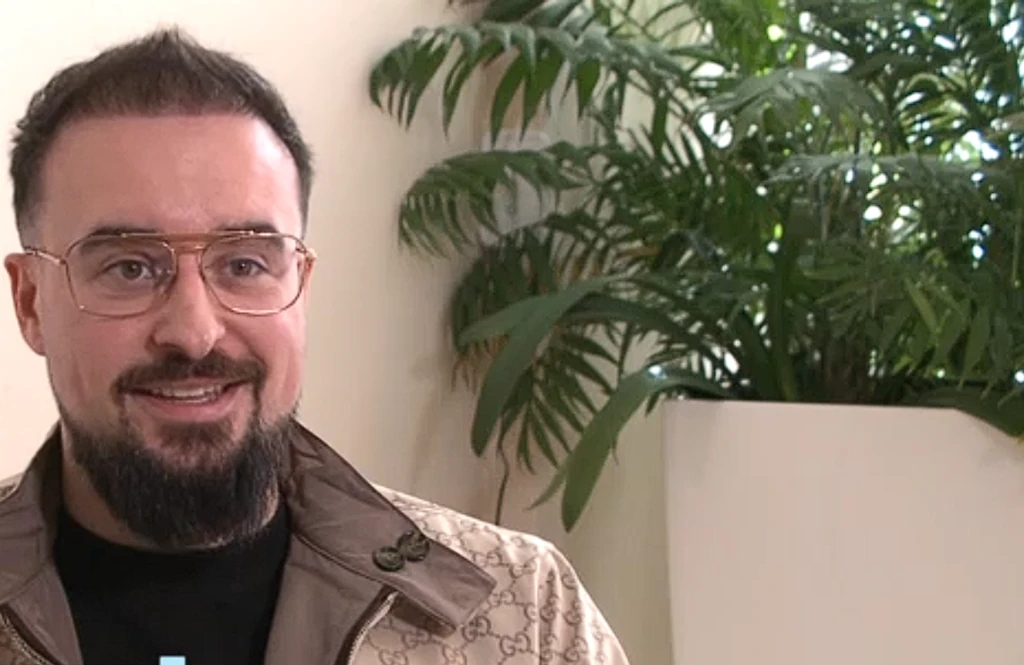 Ottó korábban  profi jégkorongozó volt