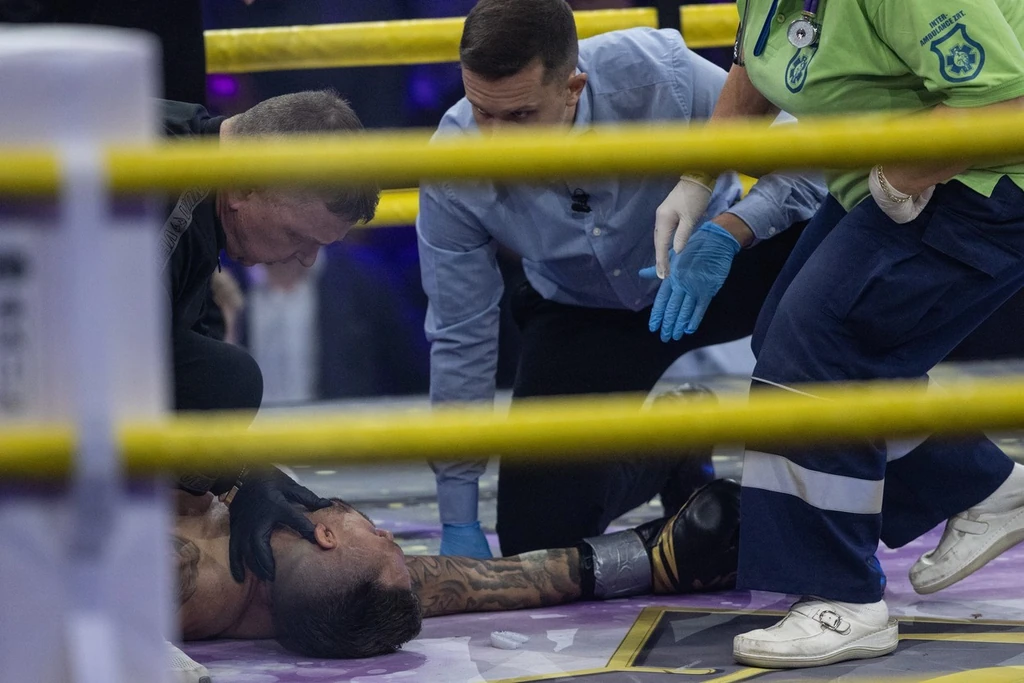 Az orvosi csapat vizsgálta Petit (Fotó: Trenka Attila/fotocentral.hu)