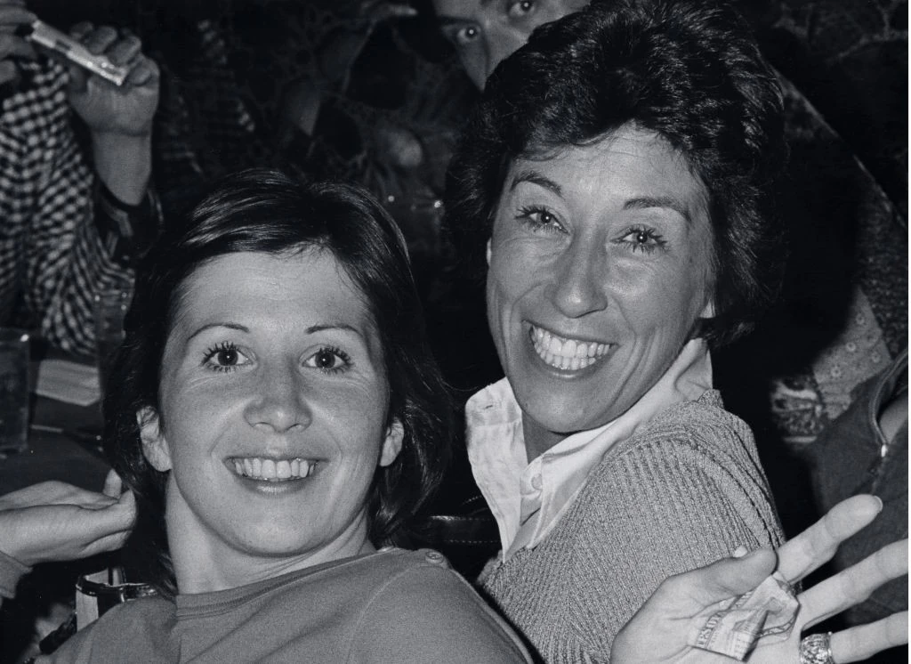 Ann és Ellen Travolta egy régi premieren