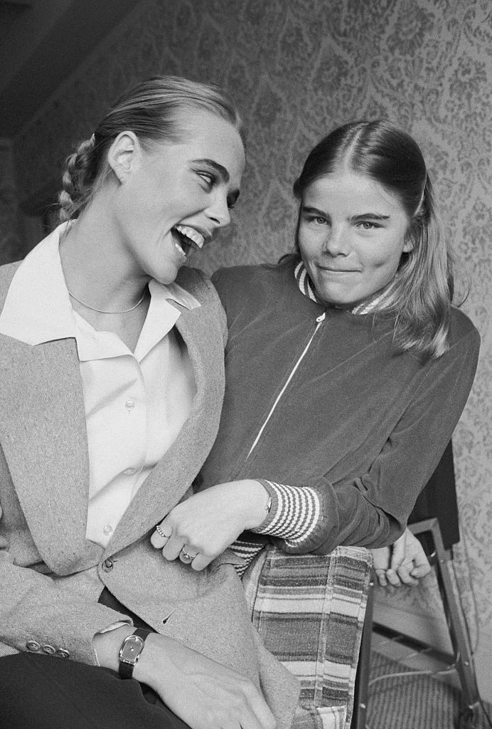 Mariel Hemingway nővérével együtt szerepelt a Lipstick című filmben