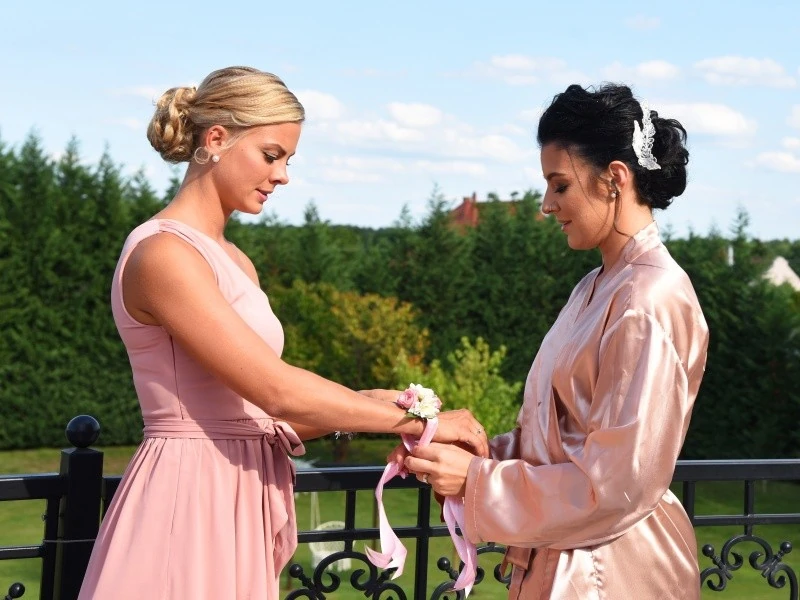 Szőke Zsuzsanna volt Stana Alexandra, Köcse György volt feleségének koszorúslánya (Fotó: Olajos Piroska)