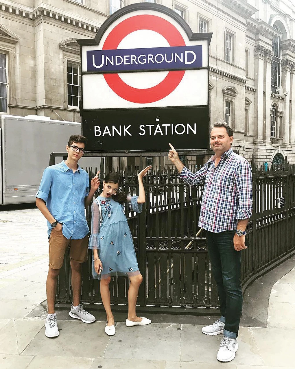 A férj és a gyerekek egy londoni kiruccanáson (Fotó: Archív)