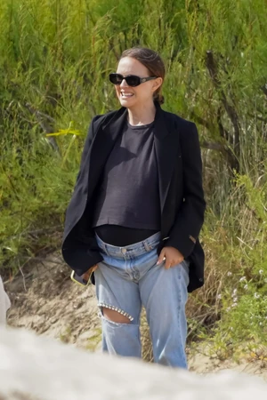 Natalie Portman: ez a fotó májusban készült a várandós színsznőről, azóta jó sokat nőtt a pocakja