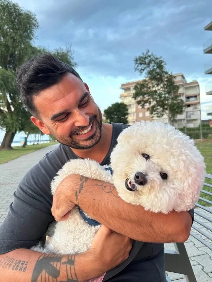 Goku hét éve családtag Tomiéknál (Fotó: Facebook)