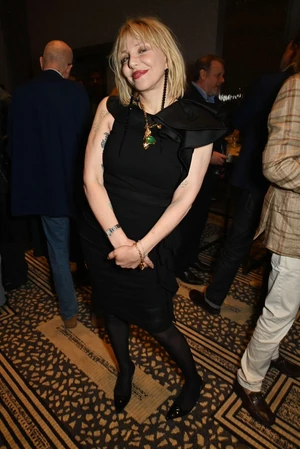 Courtney Love is megpróbált a Rayán párt találni. A rocklegenda Kurt Cobain özvegye mindig híres volt arról, hogy a saját szabályai szerint él, így nem meglepő, hogy az elit társkeresőt is kipróbálta, amikor új kalandokra vágyott.