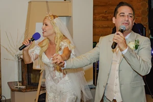 Mónika és Luigi az esküvőn is dalra fakadt. Közös műsorukkal, a SlágerDuett Show-val járják az országot és külföldet