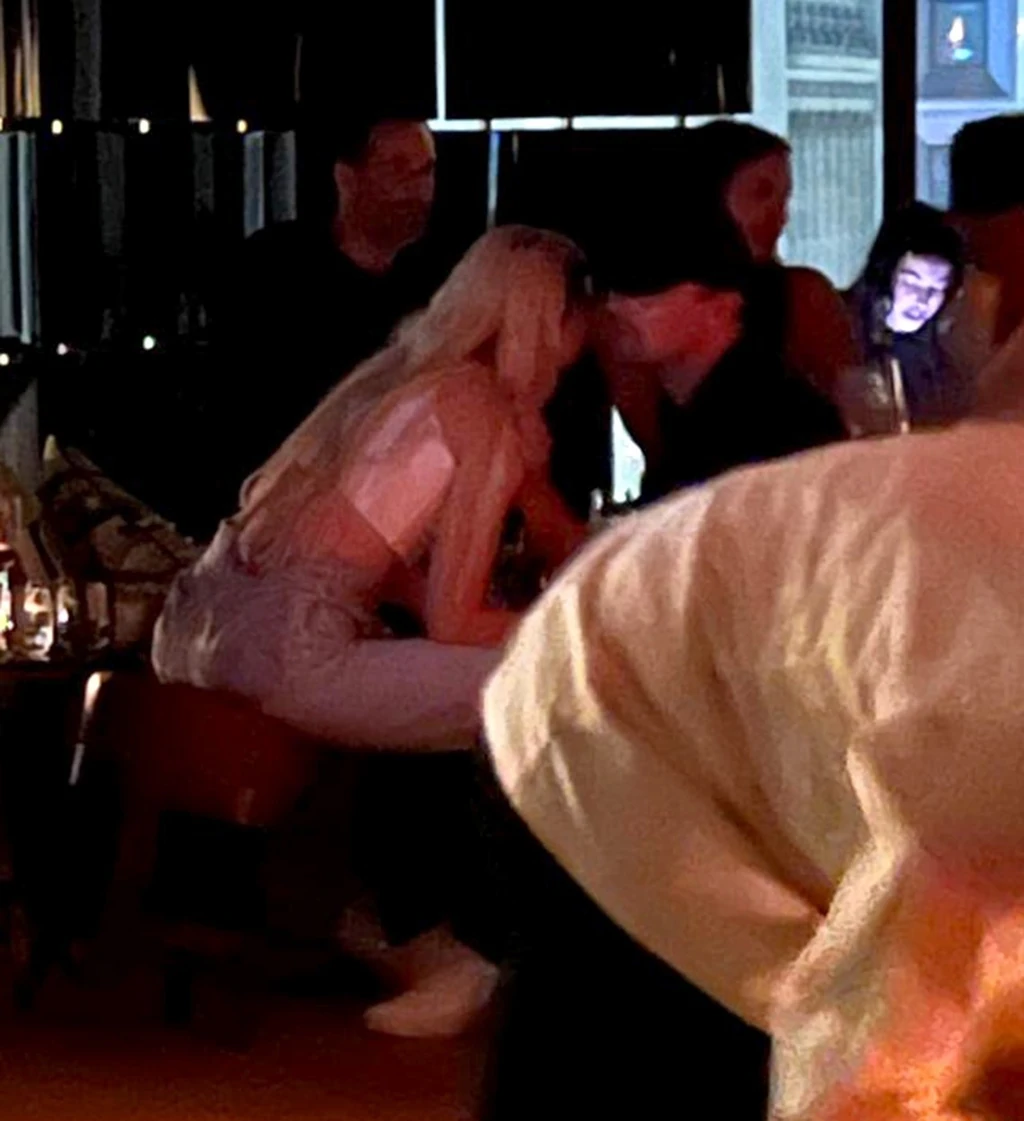 A szupermodellt és a filmsztárt egy New York-i klubban kapták lencsevégre (Fotó: Profimedia)