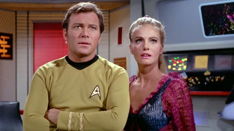 Azt hitték, meghalt a Star Trek Kirk kapitánya, miközben 95 évesen a metálegyüttesével lép fel
