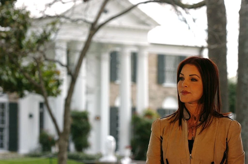 Priscilla Presley nyitotta meg Elvis egykori otthonát a rajongók előtt