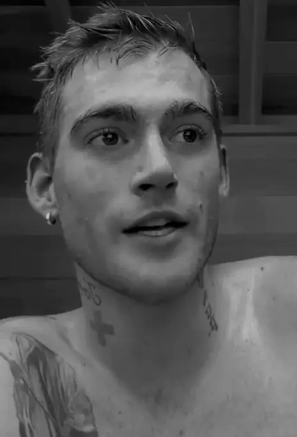 Presley az utóbbi években a közösségi oldalain nyíltan beszélt a függőséggel vívott küzdelméről