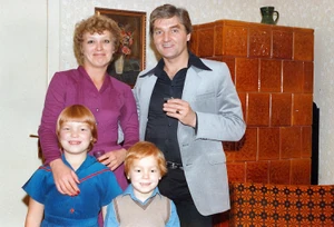 Zoltánnak van egy nővére, aki három évvel idősebb nála