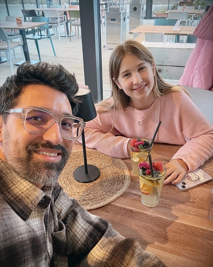 Lányuk, Zuzu már 12 éves