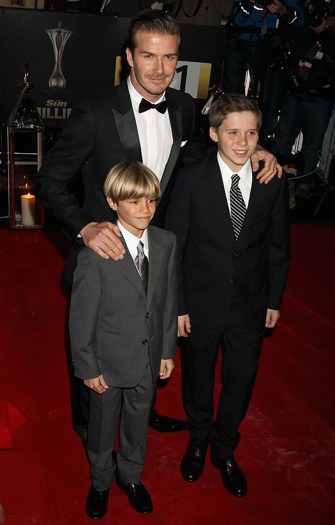 Beckham 2011-ben a két nagyobbik fiával, Brooklynnal és Romeóval – illedelmes srácok lettek