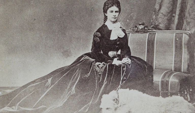 Különleges dolog derült ki Sisi menyasszonyként viselt ruhájáról