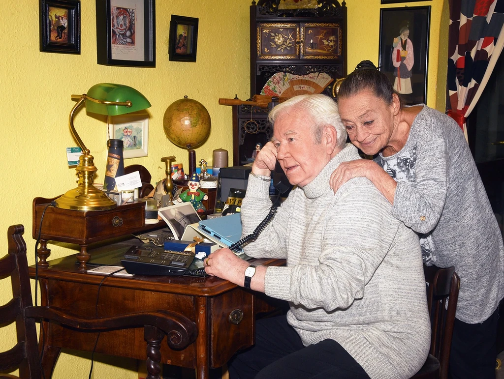 A színművész híres volt mobilfóbiájáról, csak vonalas telefonon lehetett hívni