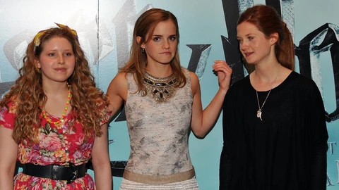 Jessie Cave (balra) Emma Watsonnal és Bonnie Wrighttal egy Harry Potter-fotózáson  2009-ben