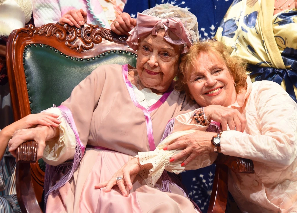 Pásztor Erzsi a Turay Ida Színházban, a Forgószínpad című előadásban (Fotó: Olajos Piroska/fotocentral.hu)