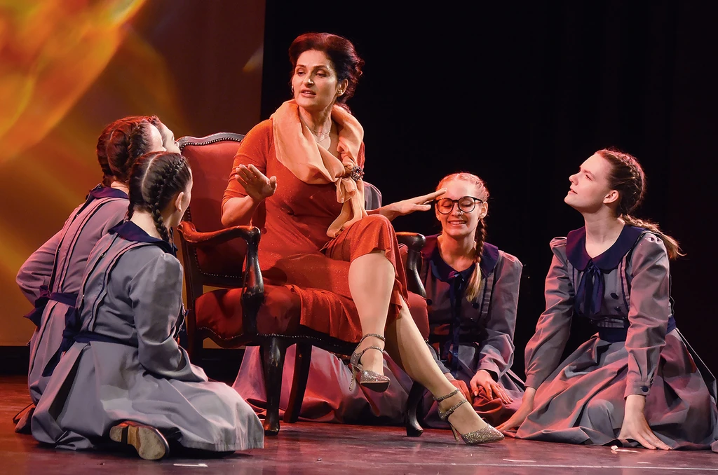 Horn Mici karaktere remekül áll Varga Izabellának