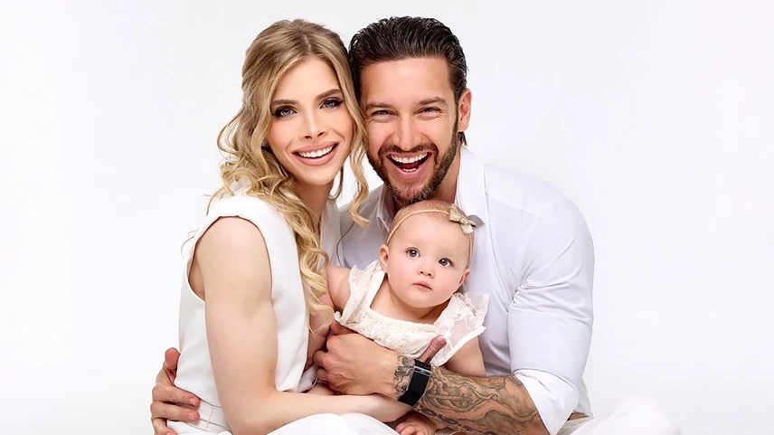 Shane Tusup, a menyasszonya, Nagy Viktória Zoé és kislányuk, Aurora