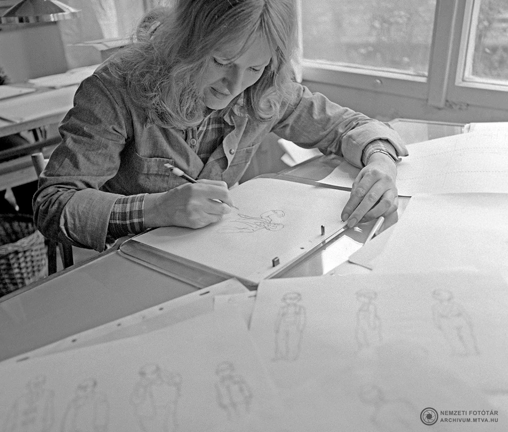 Budapest, 1977. november 25. A 13 részes Mézga család filmjének munkálatain dolgozik egy rajzoló (Fotó: MTI/Balaton József)