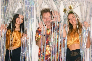 Szikora Róbert és a Gidák b-j: Flóra, Gina