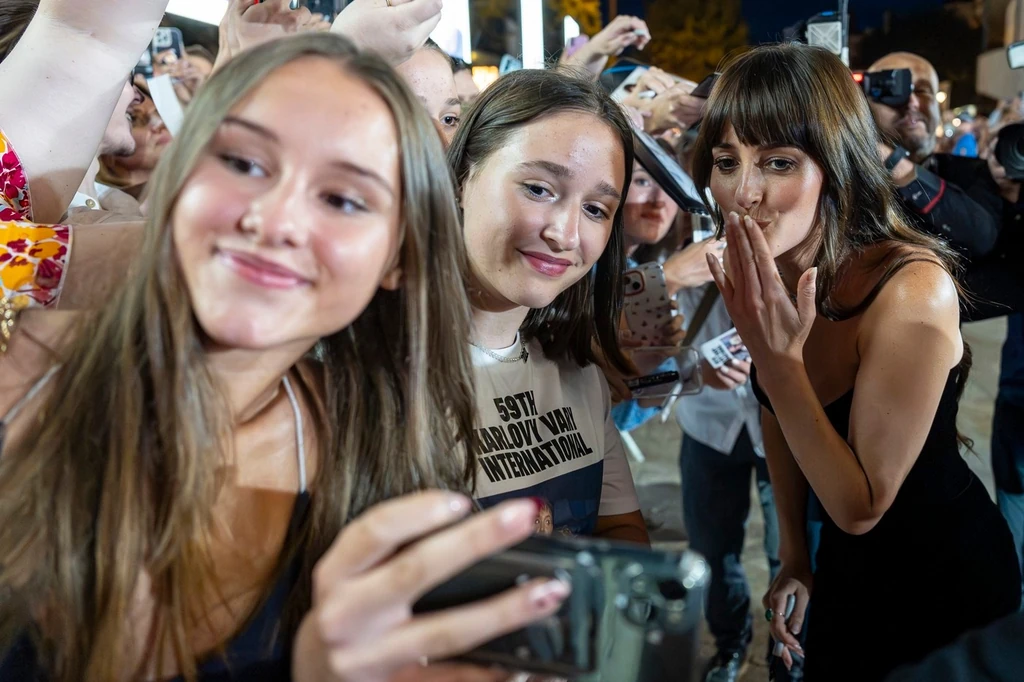Szelfizett is, autogrammot is adott, de csak, mert megkérték rá (Fotó: Jan Handrejch/Právo/Profimedia)