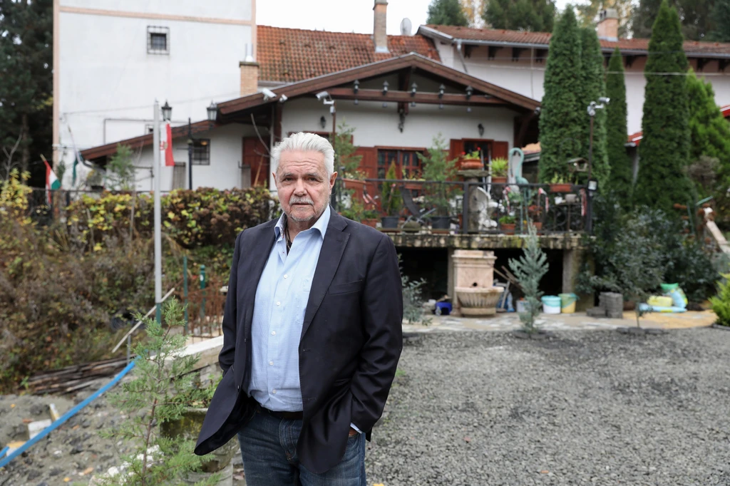 Oszter Sándor a diósjenői birtokon