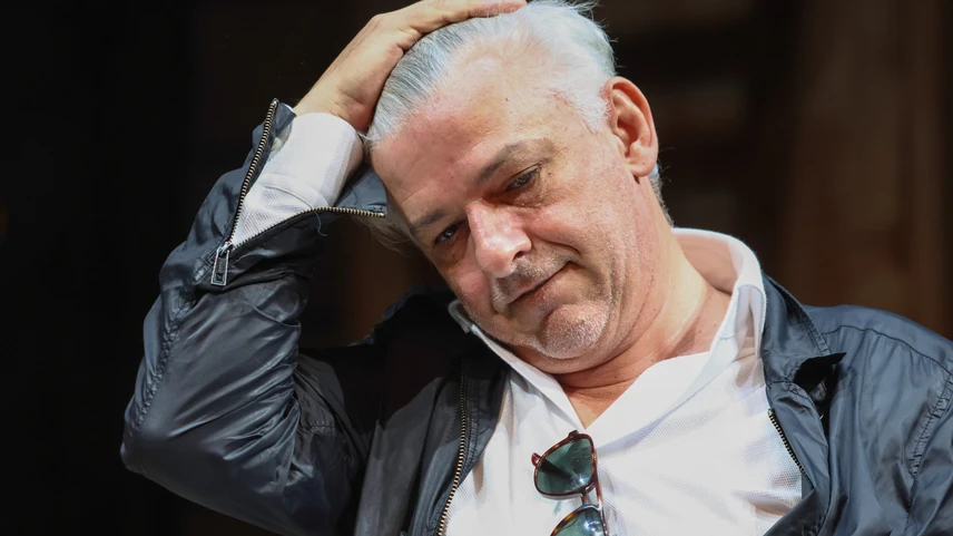 Őt is elsodorja a színház-botrány?