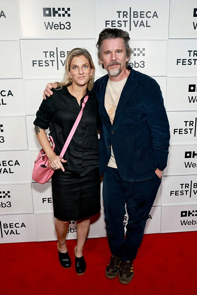 Ethan Hawke és második felesége nemet mondtak a monogámiára