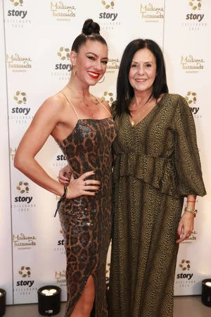 Stana Alexandra és édesanyja