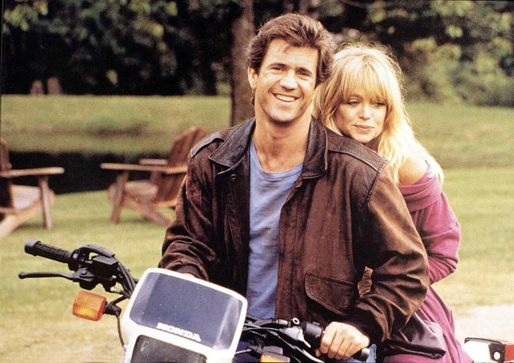 Mel Gibson és Goldie Hawn remek páros volt a Halálos fegyver első részében (Fotó: Profimedia)