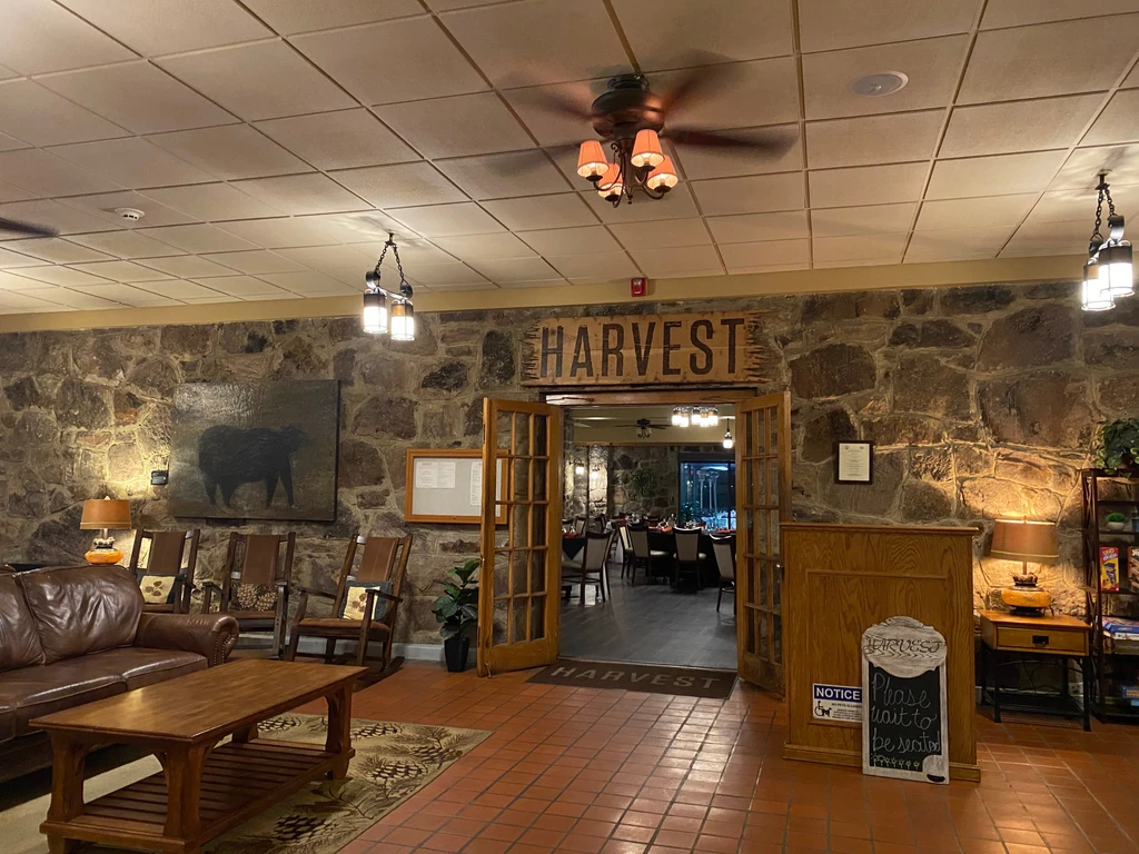 Az étteremben, illetve előtte, a korabeli lobbyban minden retró (Fotó: Archív)