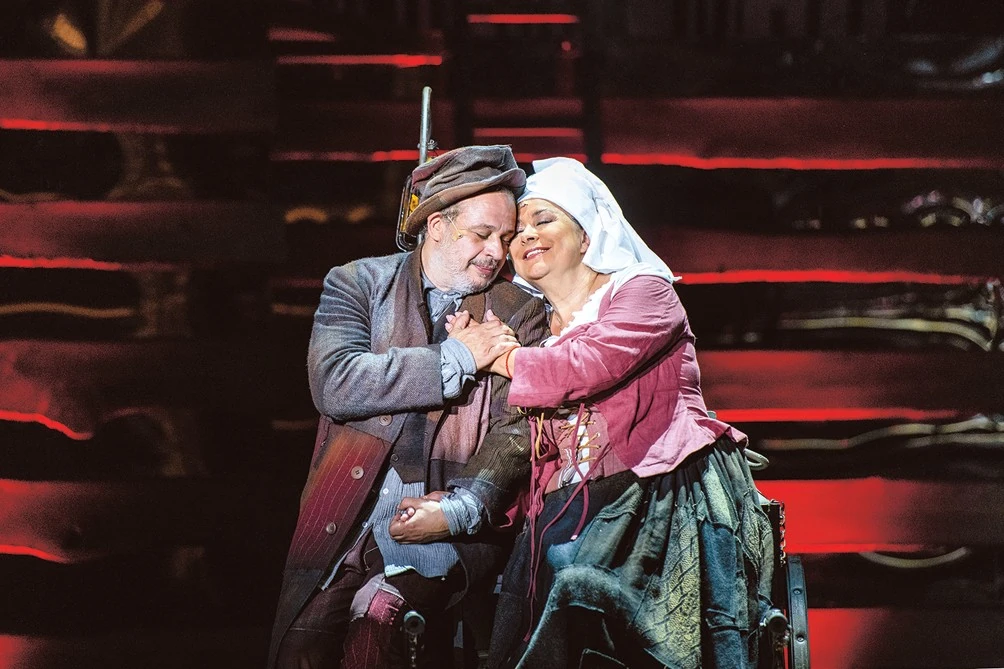 A Hegedűs a háztetőn egyik jelenetében (Fotó: Story-Best Magán/fotocentral.hu)