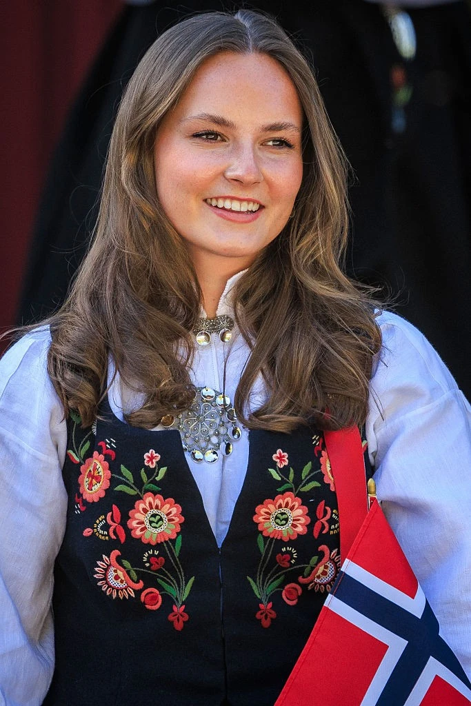 Ingrid Alexandra ifjúsági szörfbajnok