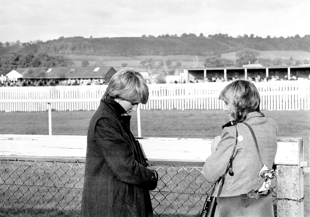 Diana és Kamilla 1980-ban még együtt szurkolt Károlynak a Ludlow-i lóversenypályán (Fotó: Getty Images)