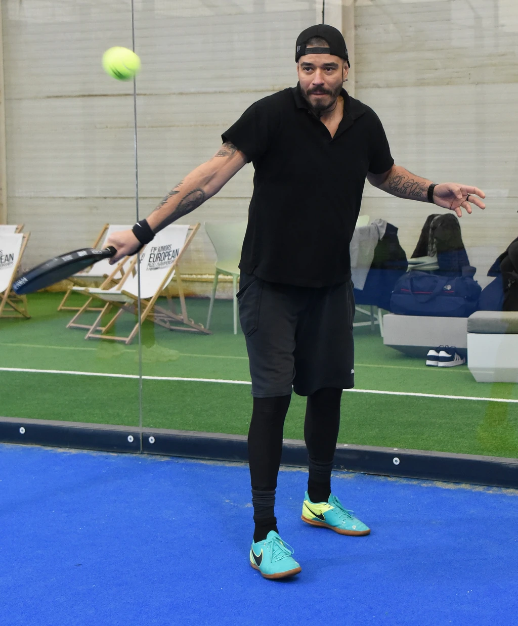 Zuber Krisztián (Inti), a TNT zenekar egykori dobosa padelezik barátaival