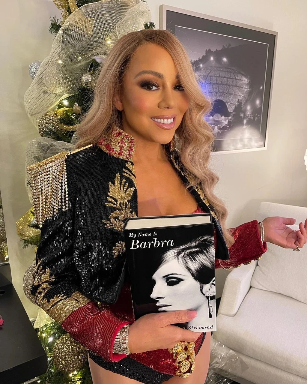 Mariah Carey is az ő memoárját olvassa (Fotó: Archív)