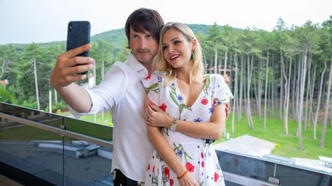 Edvin Marton és felesége, Adri évekkel ezelőtt Balira költöztek, úgy tűnik, a válás után is ott maradtak