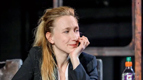 Kovi feleségét az Örkény Színház kiváló művésznője, Szandtner Anna formálja meg